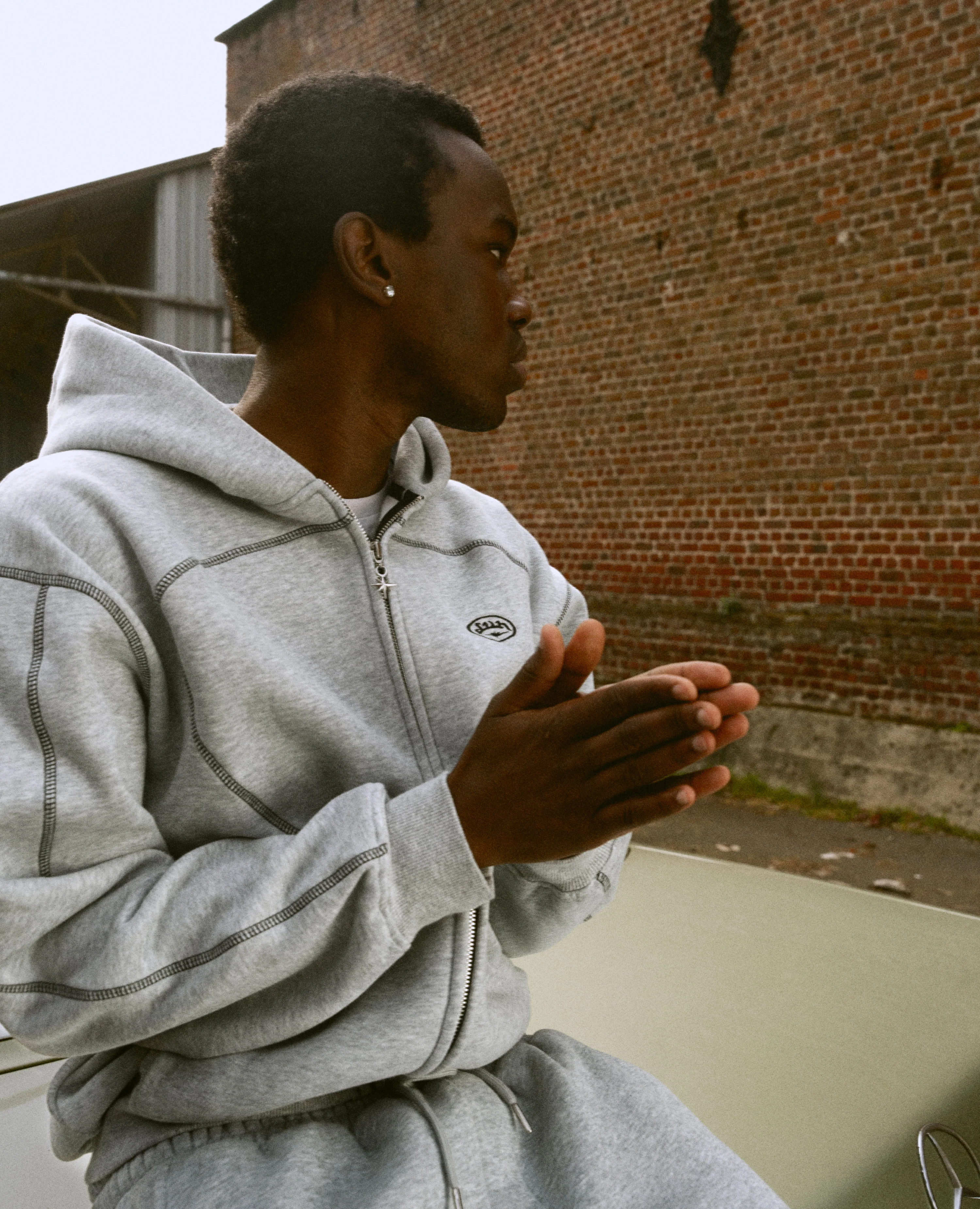 GREY LINE ZIP - Image 6