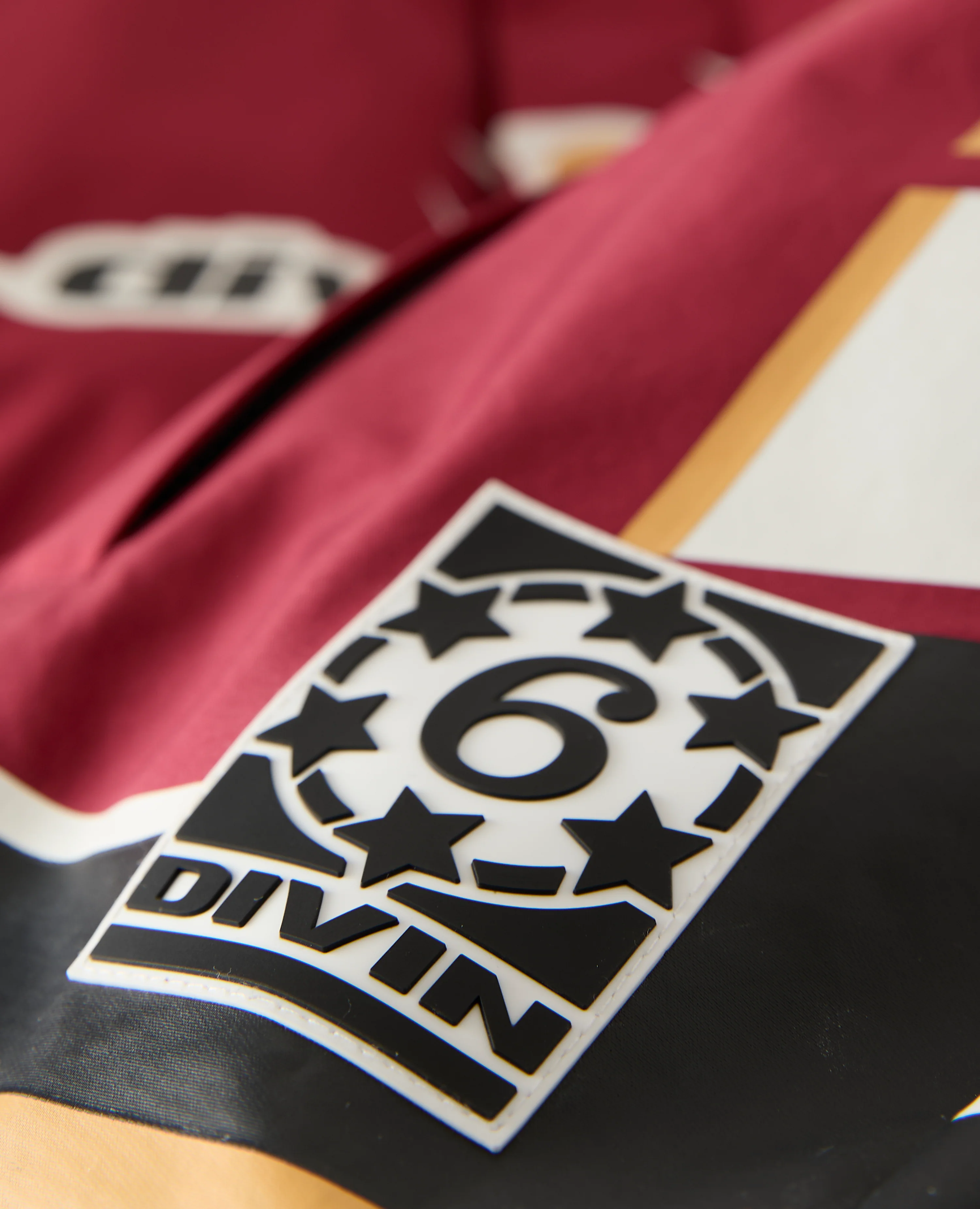 RED 6SNOW VEST - Image 3