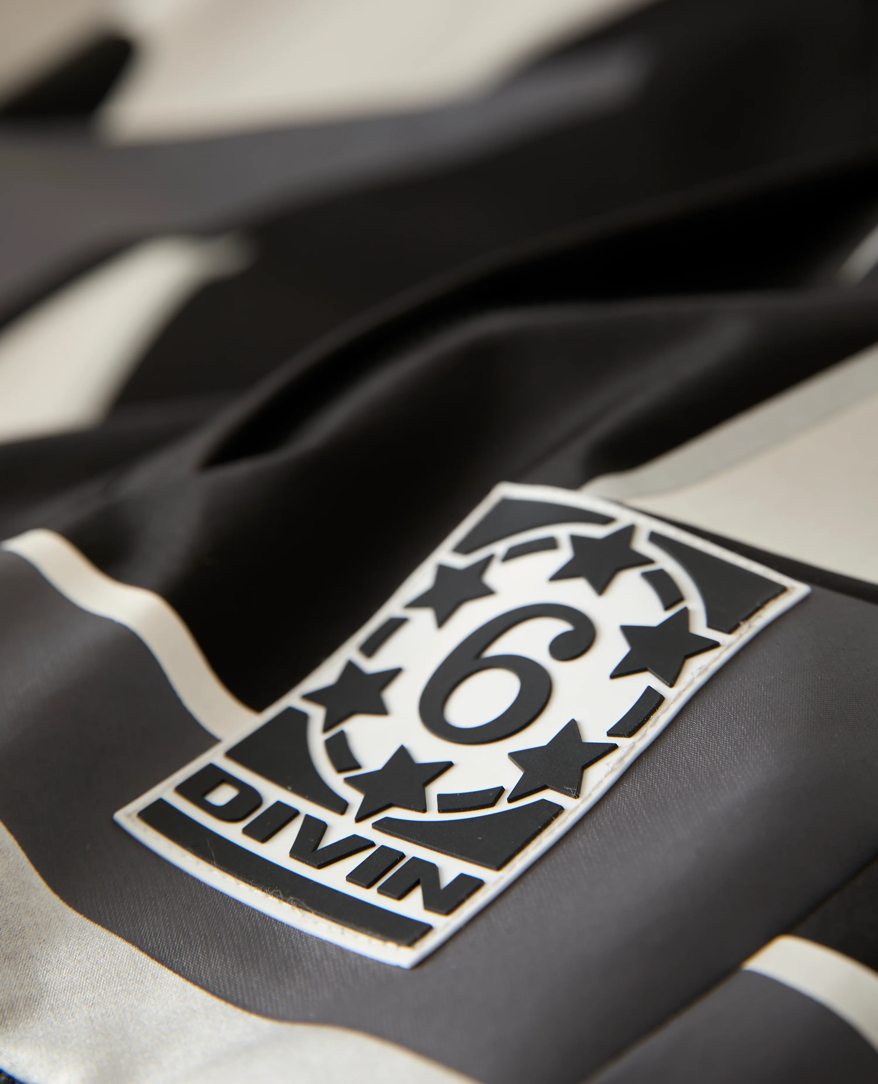 BLACK 6SNOW VEST - Image 5